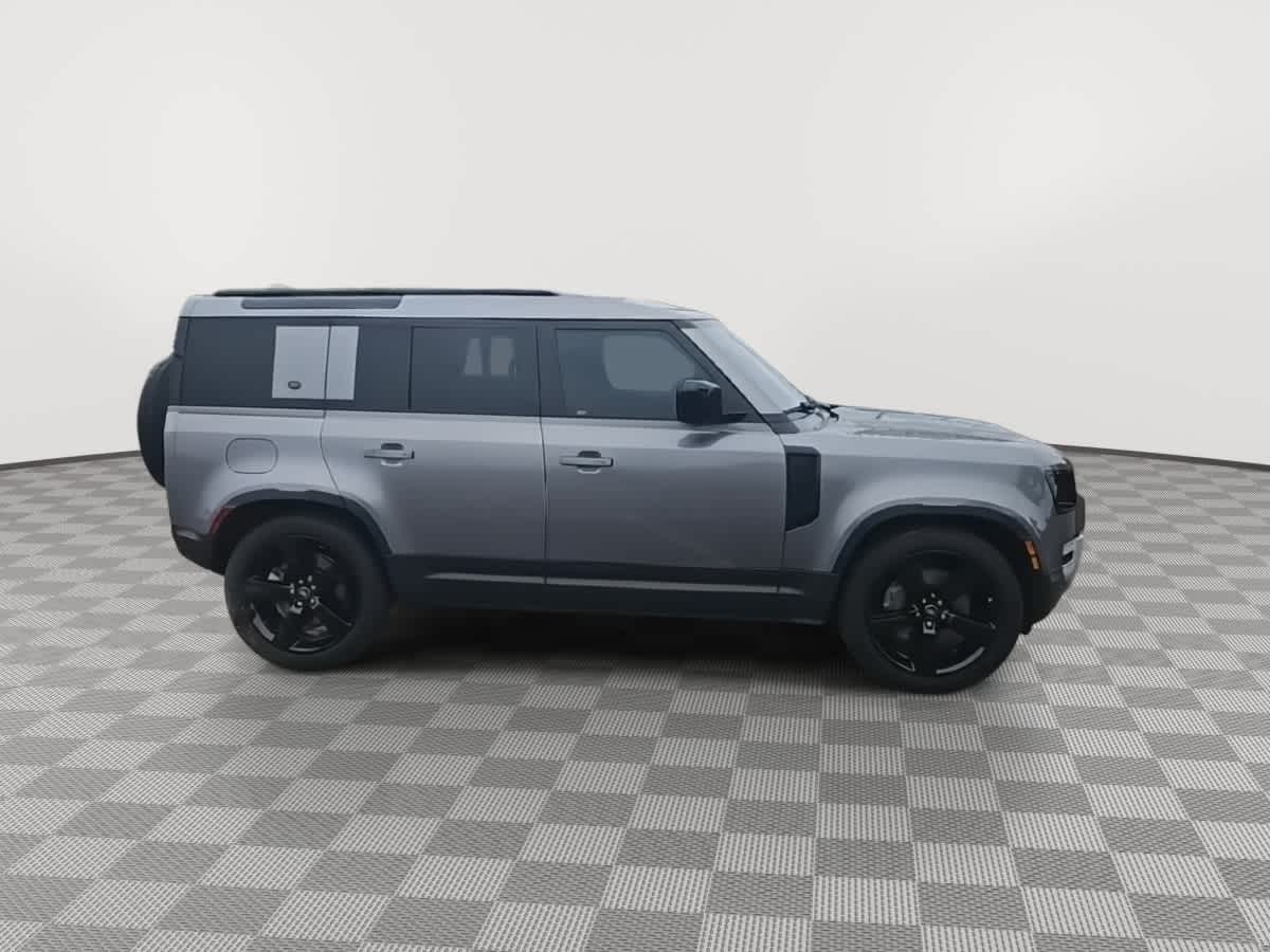 Thumbnail: 2020 Land Rover Defender - 9