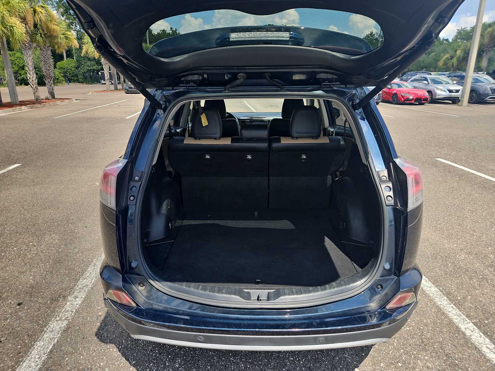 Thumbnail: 2017 Toyota RAV4 - 21