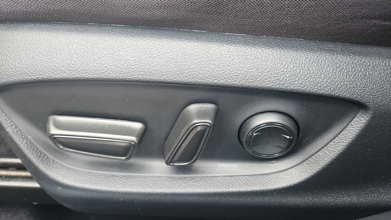 Thumbnail: 2023 Toyota Camry - 14