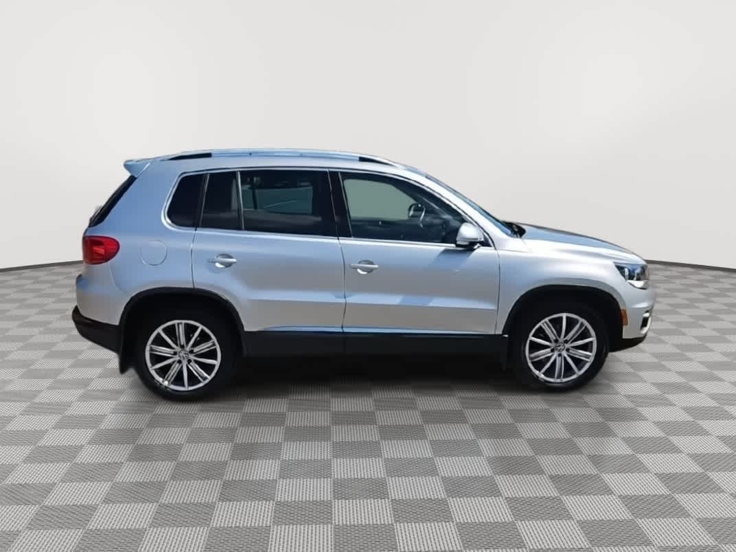 Thumbnail: 2014 Volkswagen Tiguan - 9