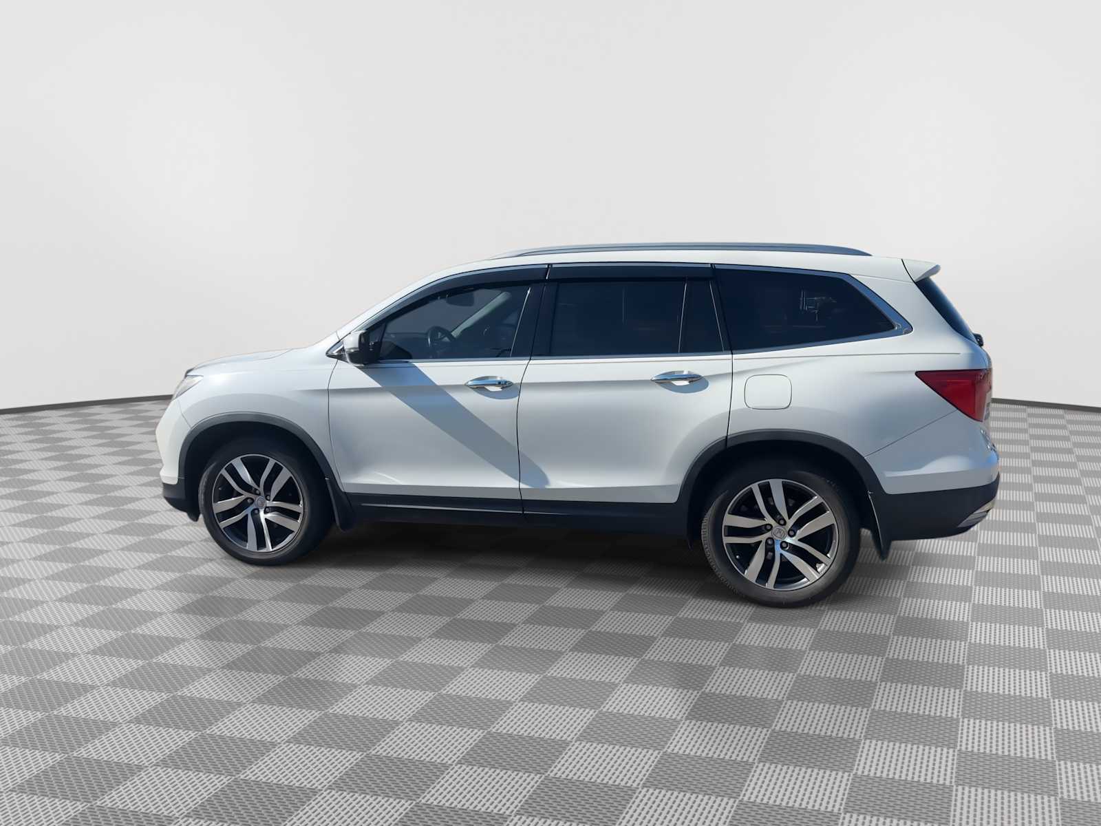 Thumbnail: 2016 Honda Pilot - 5