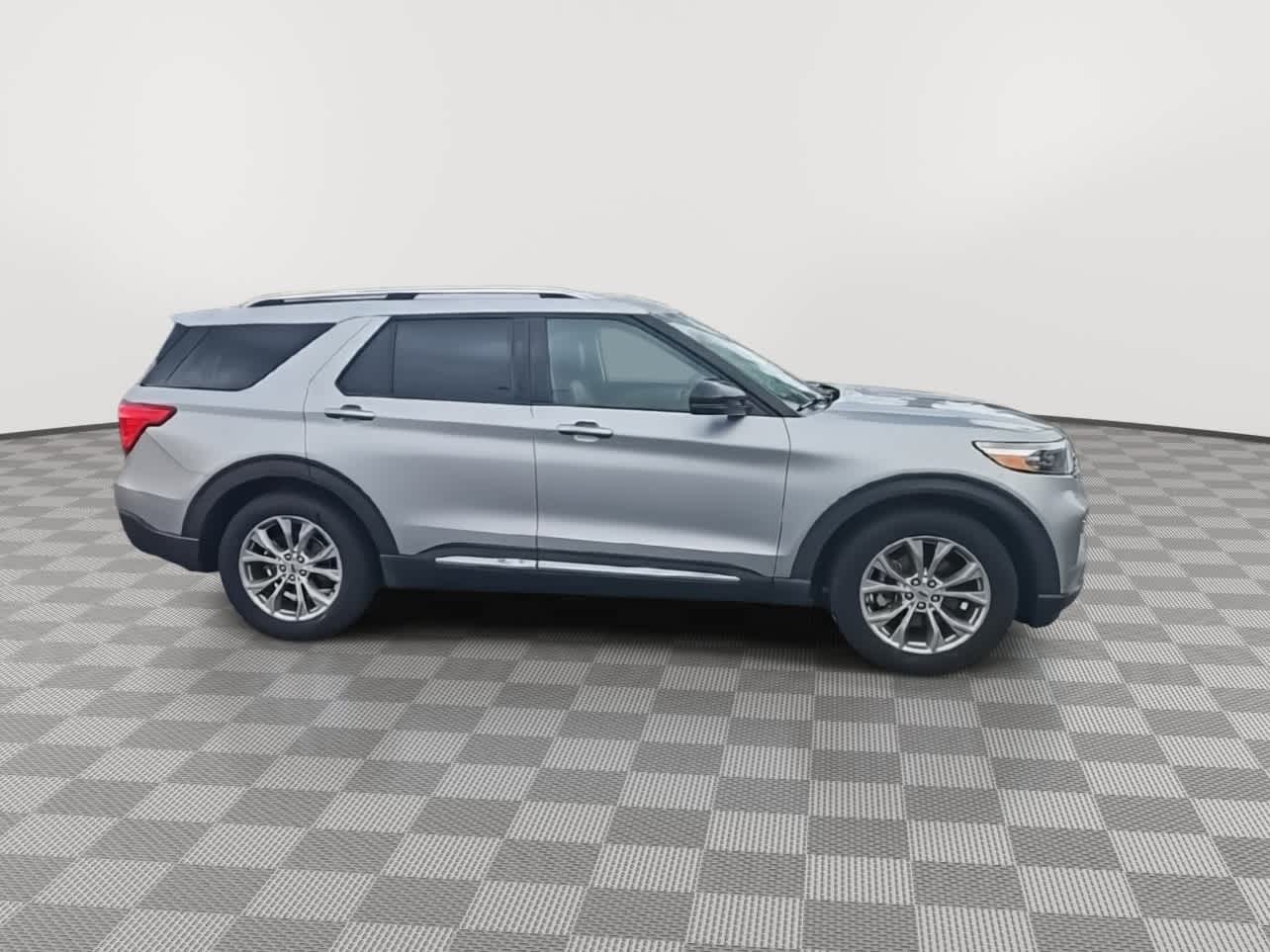 Thumbnail: 2022 Ford Explorer - 9
