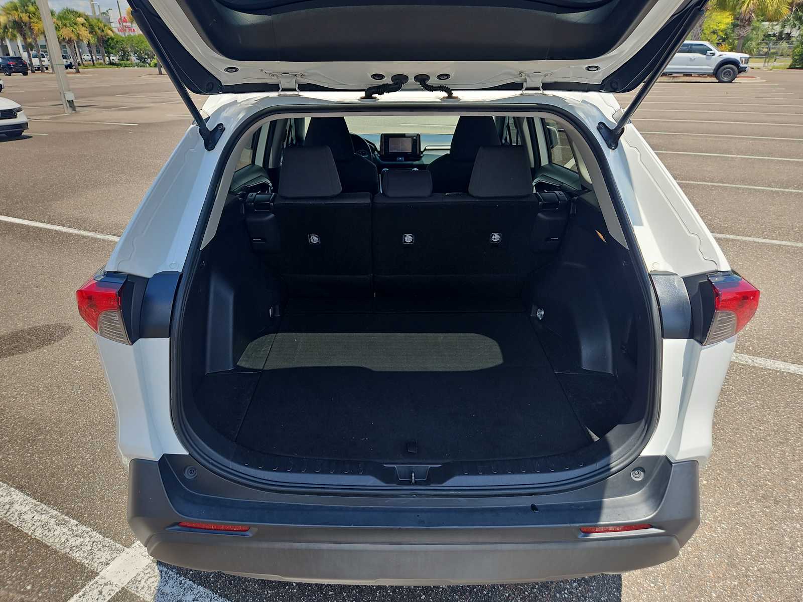 Thumbnail: 2021 Toyota RAV4 - 20
