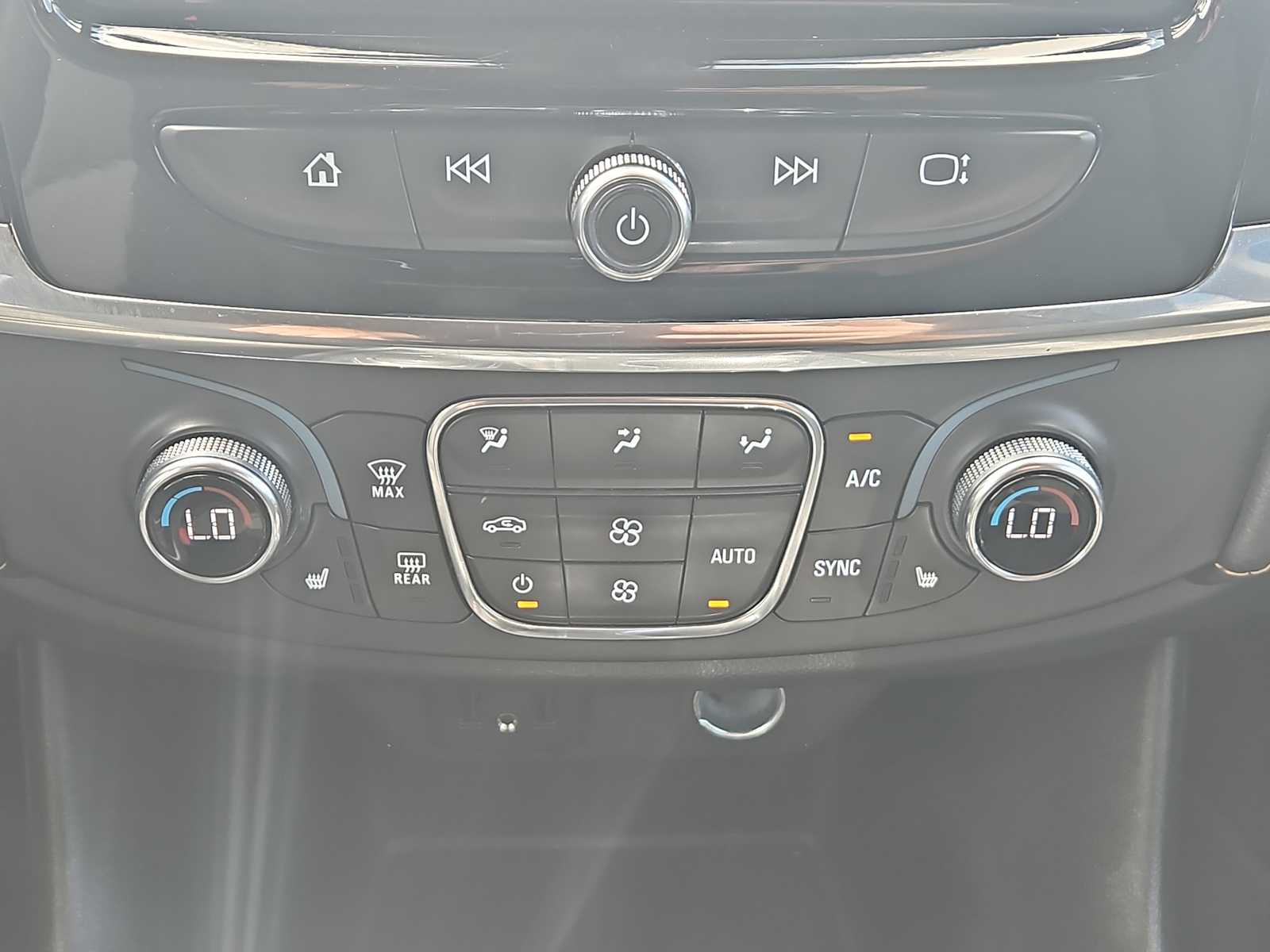 Thumbnail: 2020 Chevrolet Traverse - 16