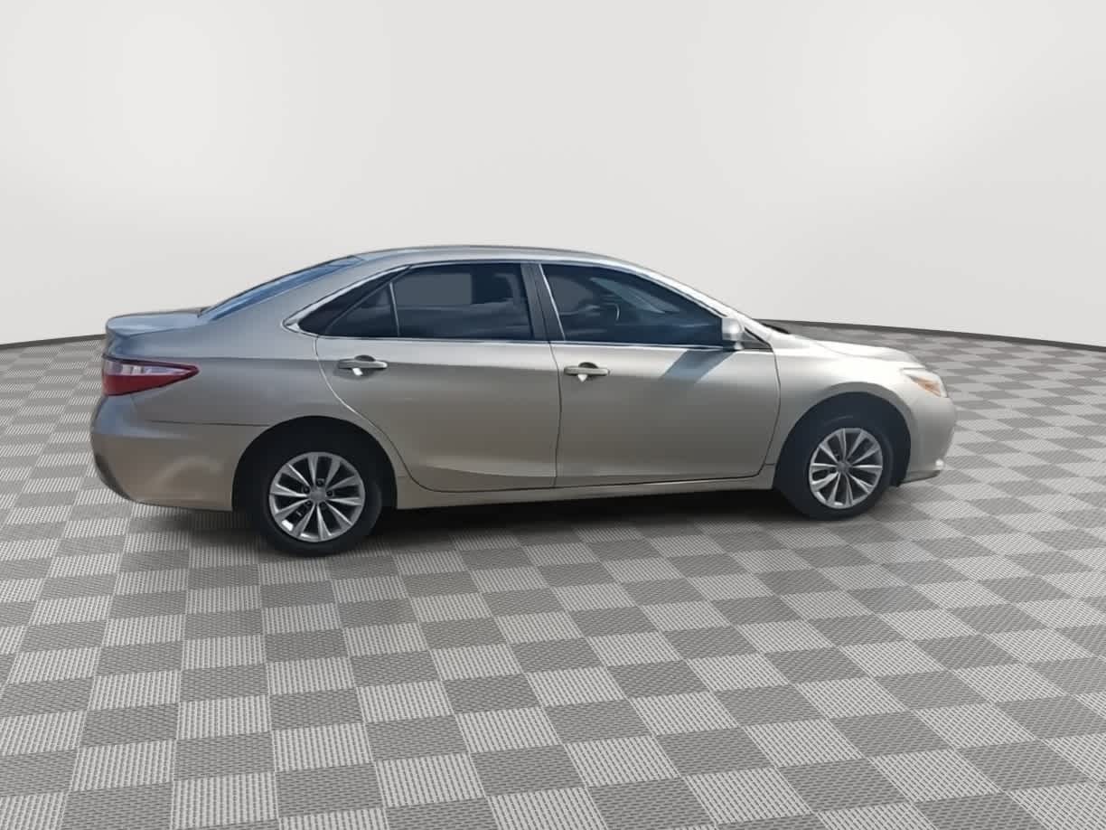 Thumbnail: 2017 Toyota Camry - 9