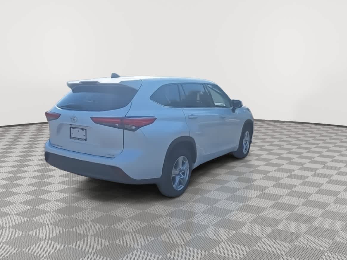Thumbnail: 2022 Toyota Highlander - 8