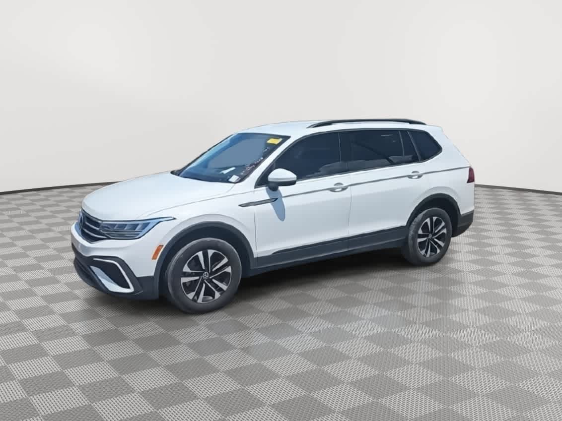 Thumbnail: 2022 Volkswagen Tiguan - 4
