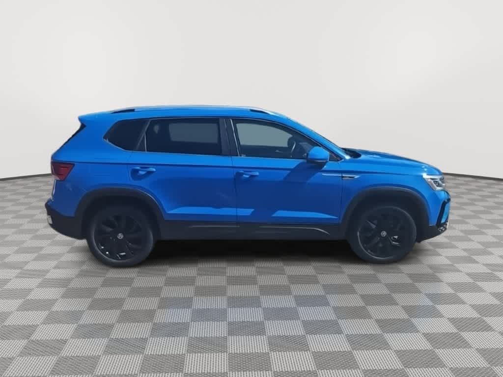 Thumbnail: 2022 Volkswagen Taos - 9