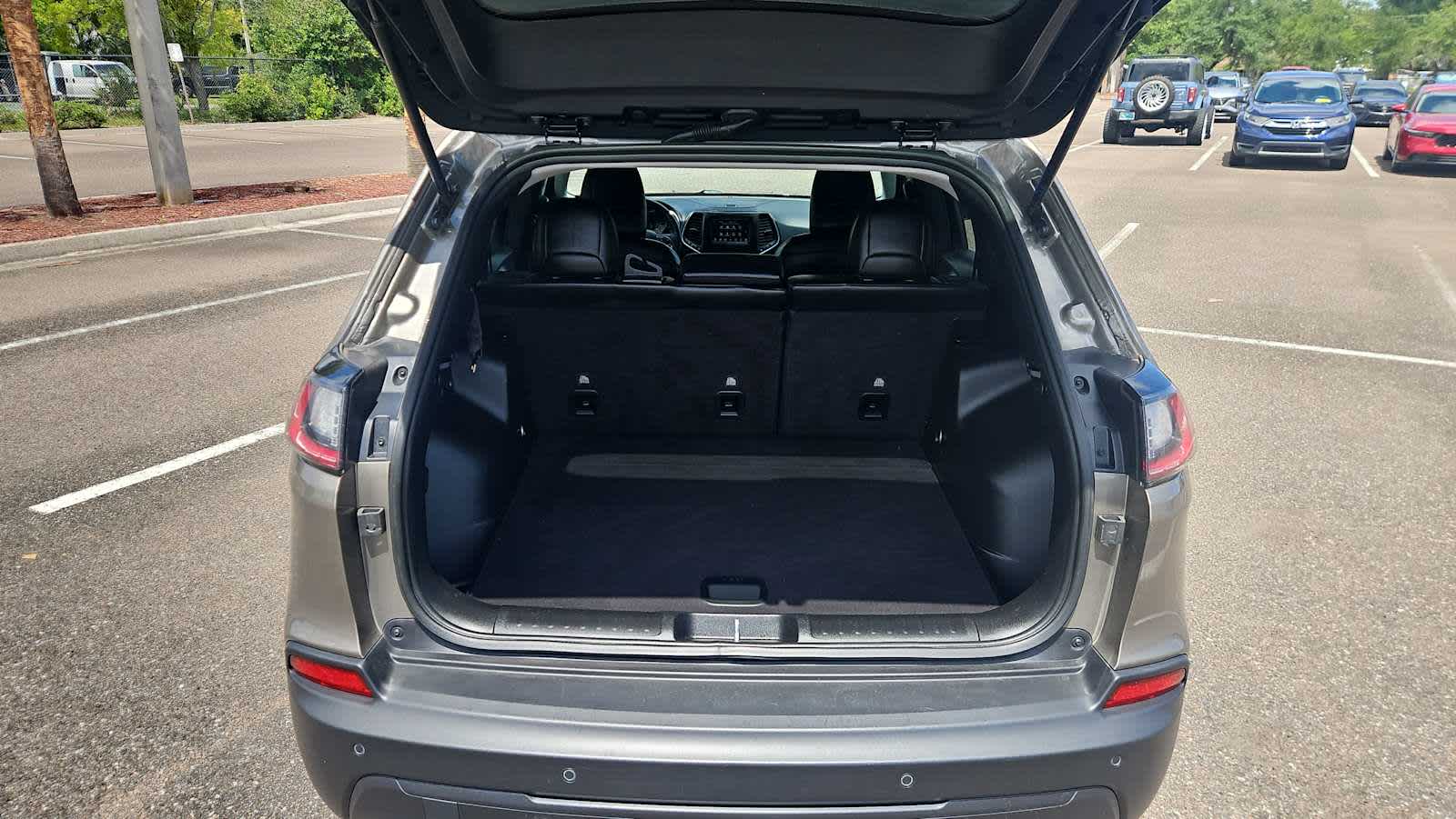 Thumbnail: 2021 Jeep Cherokee - 20