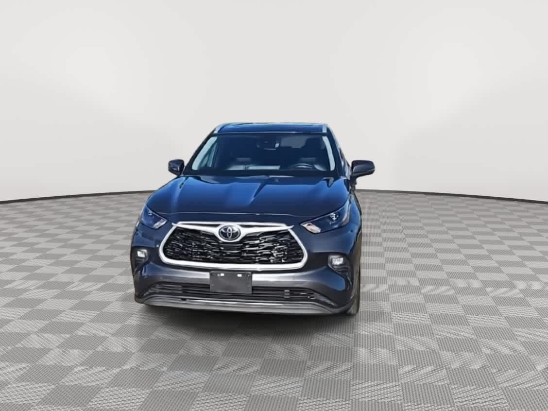 Thumbnail: 2023 Toyota Highlander - 3