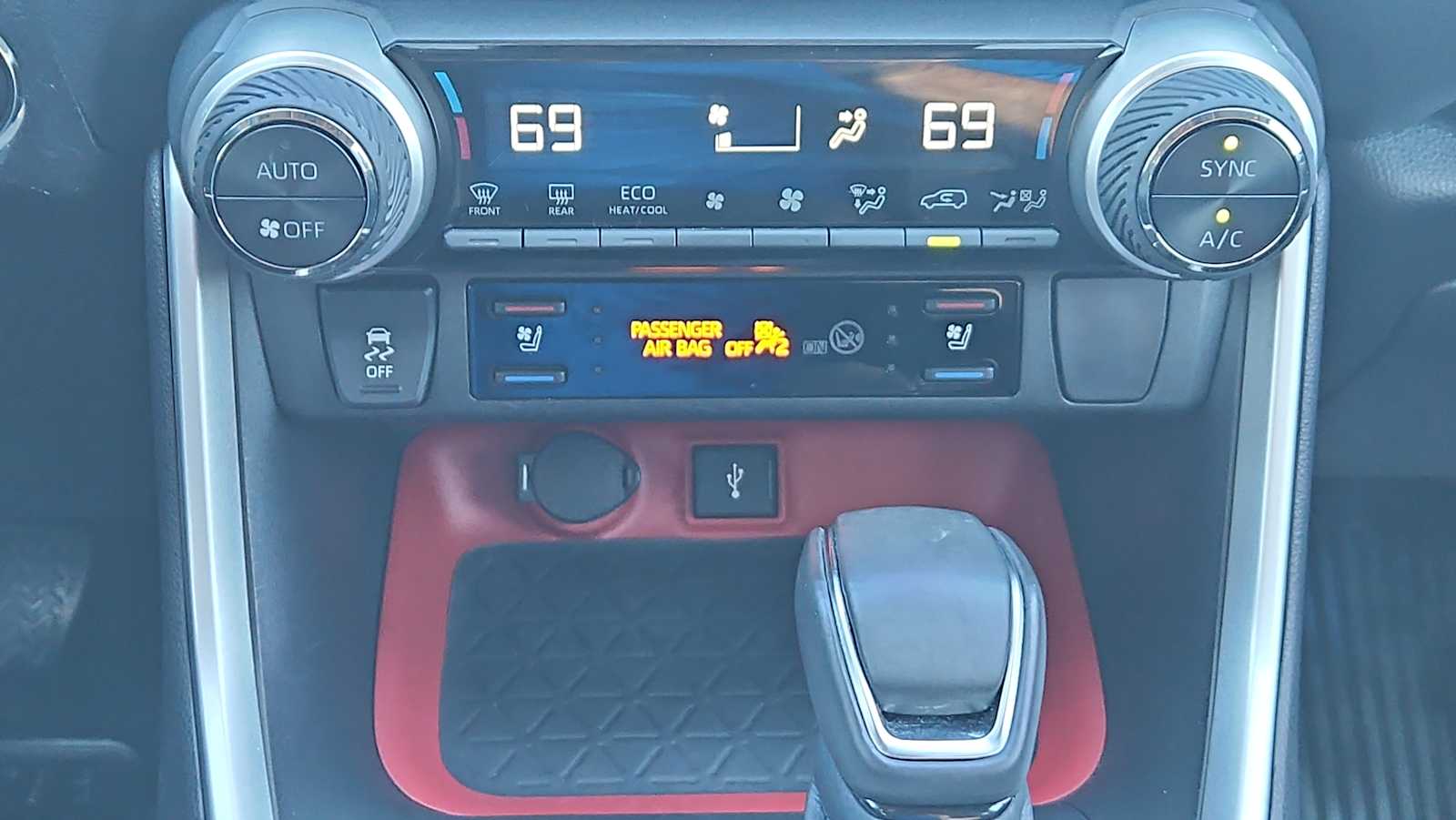 Thumbnail: 2022 Toyota RAV4 - 17