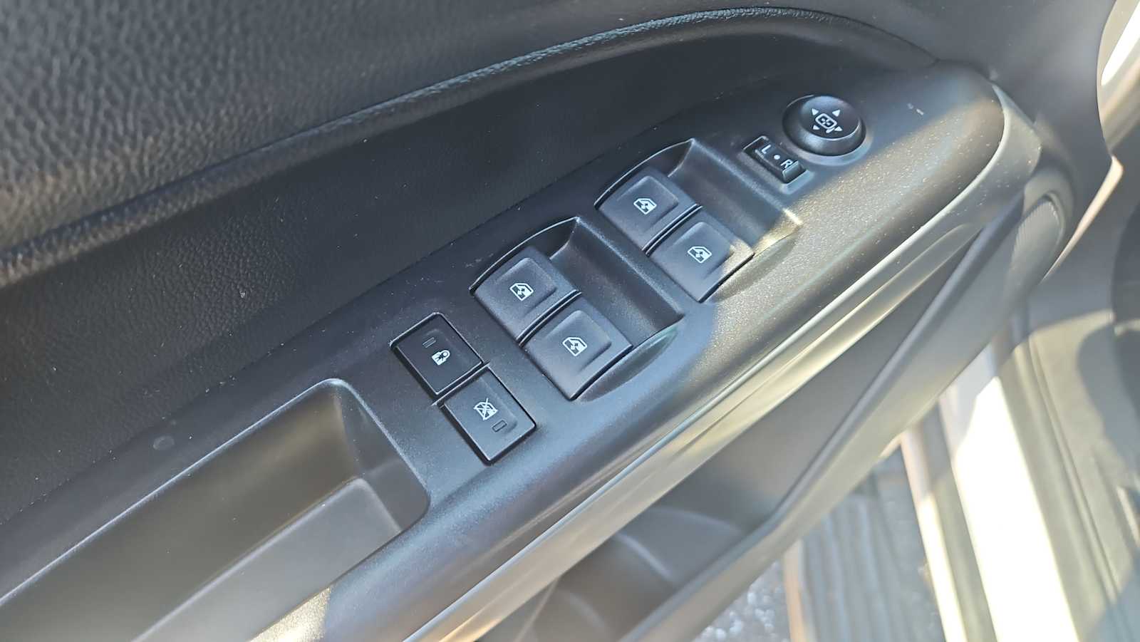 Thumbnail: 2022 Chevrolet Colorado - 15