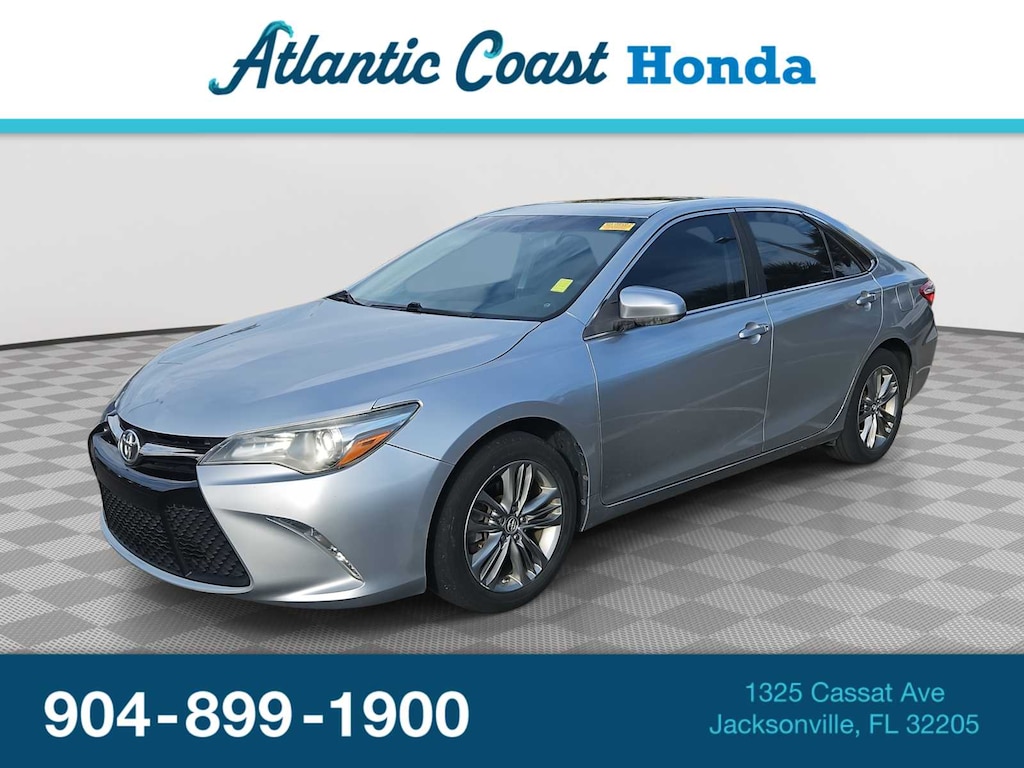 Used 2015 Toyota Camry SE Sedan