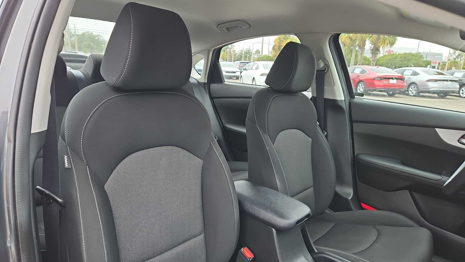 Thumbnail: 2023 Kia Forte - 25