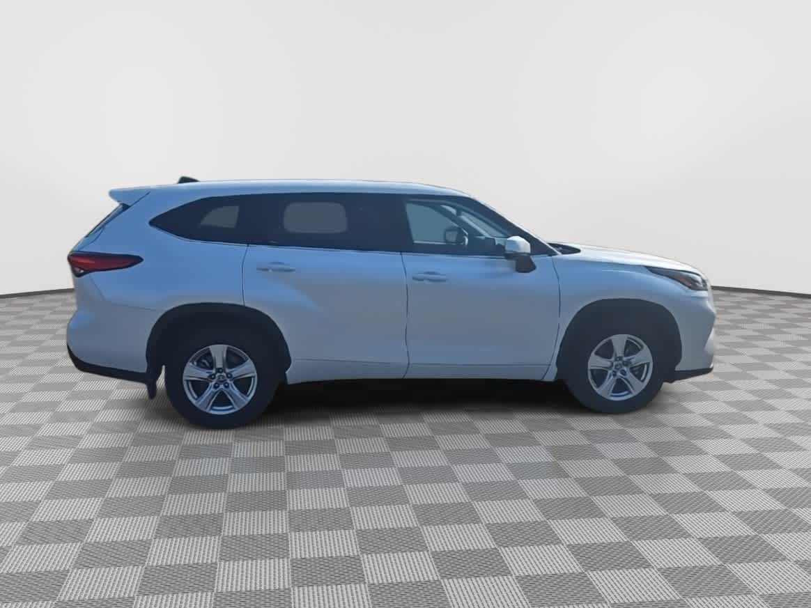 Thumbnail: 2022 Toyota Highlander - 9