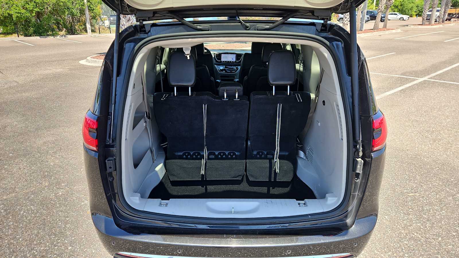 Thumbnail: 2023 Chrysler Pacifica - 20