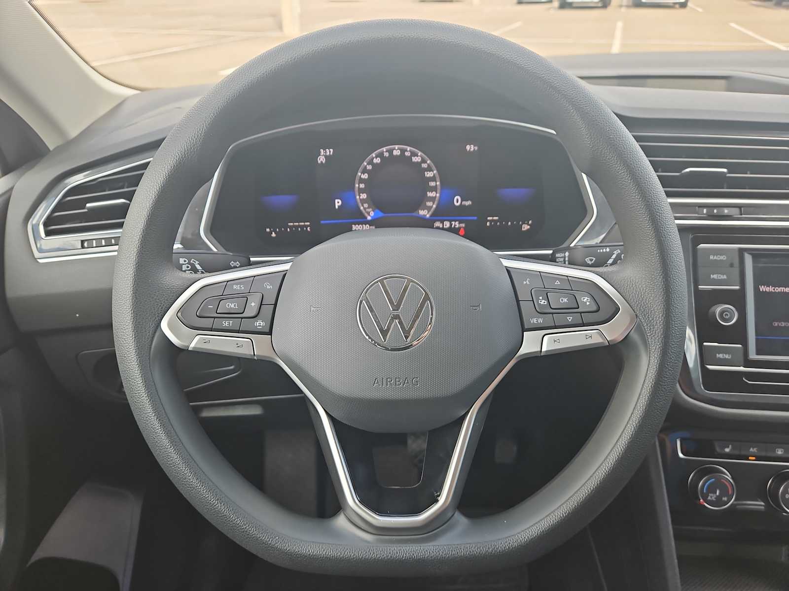 Thumbnail: 2022 Volkswagen Tiguan - 11