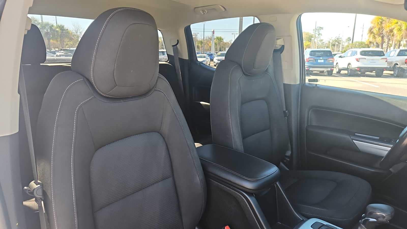 Thumbnail: 2022 Chevrolet Colorado - 26