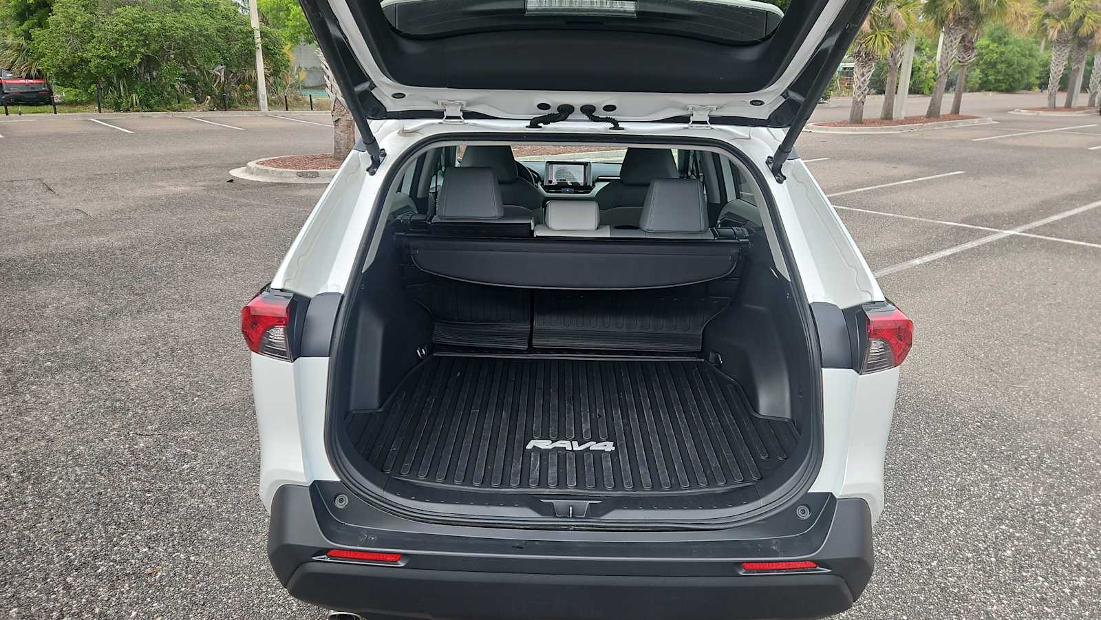 Thumbnail: 2025 Toyota RAV4 - 21