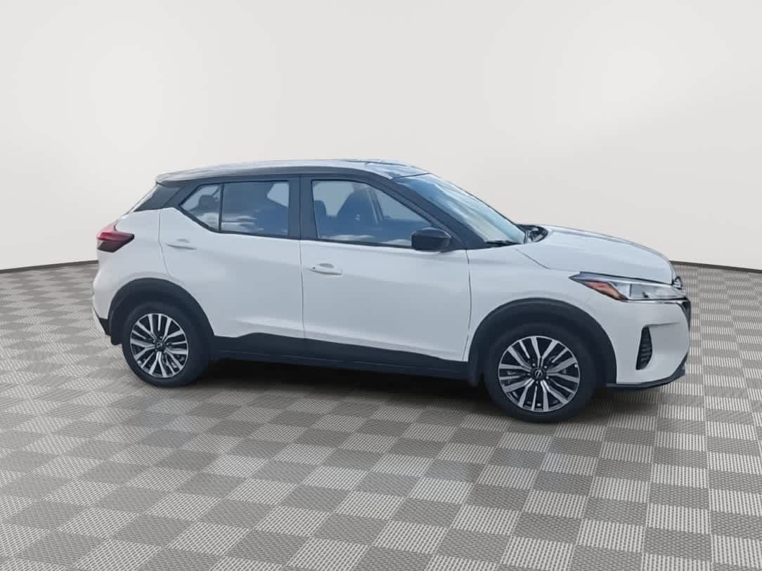 2023 Nissan Kicks SV photo 2
