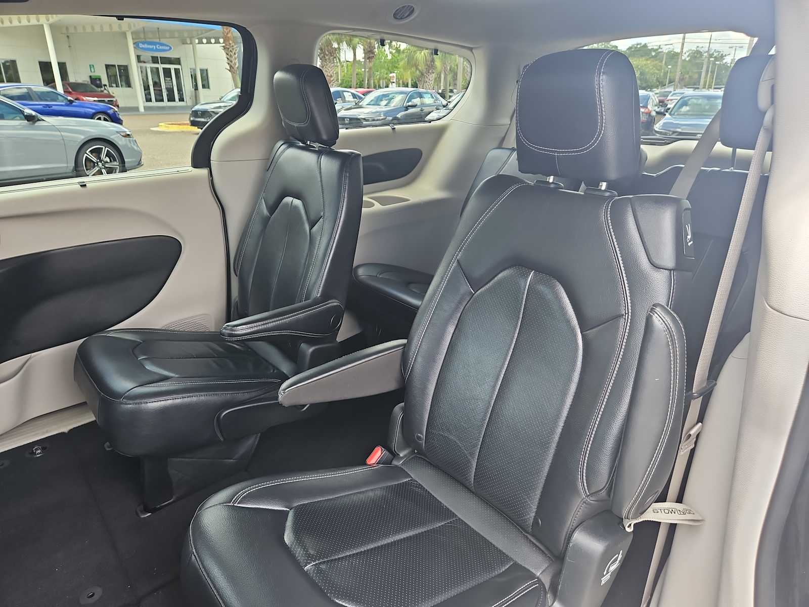 2022 Chrysler Pacifica Touring L 24