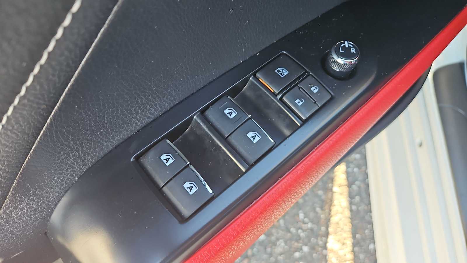 Thumbnail: 2018 Toyota Camry - 15