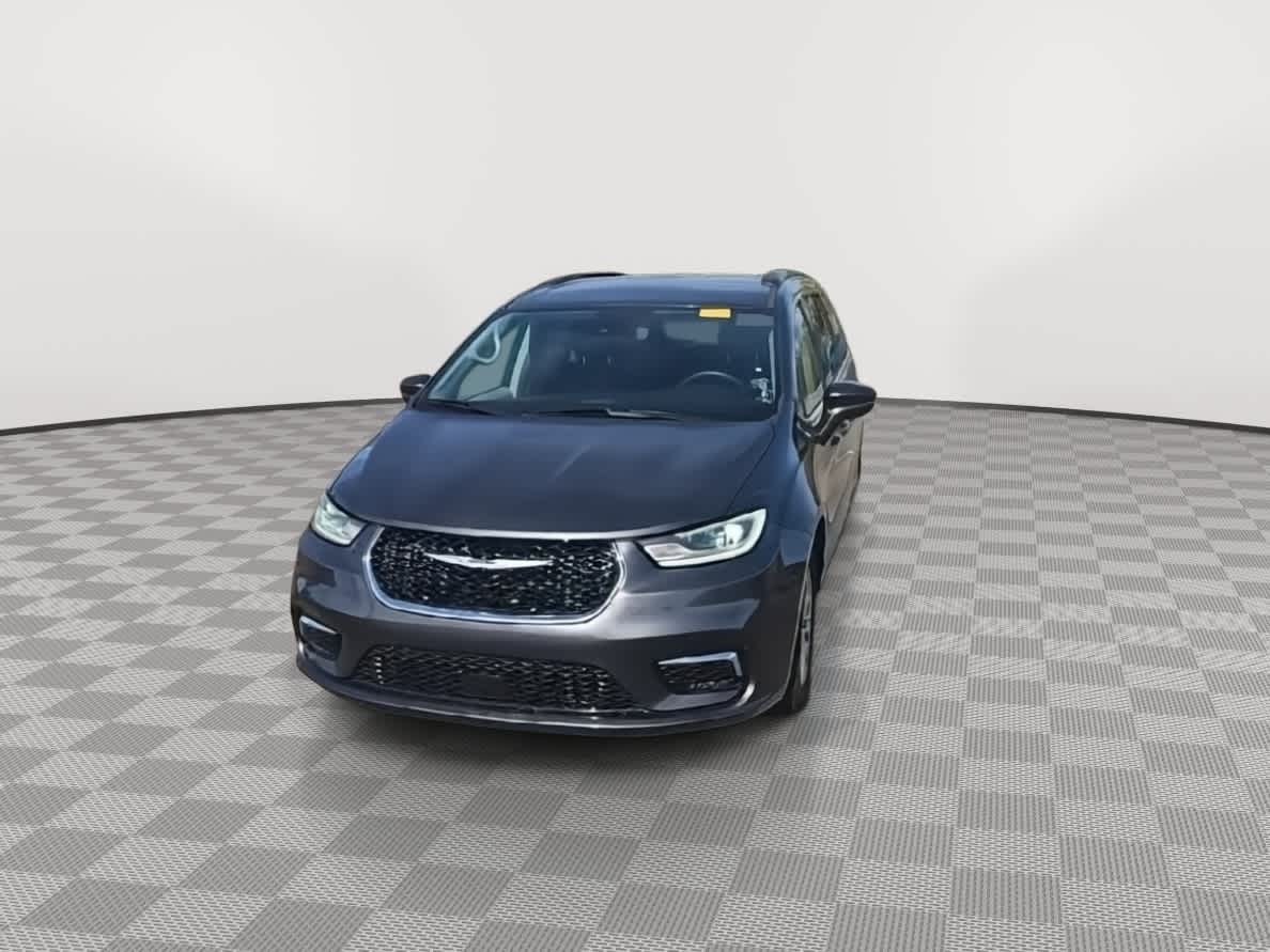 Thumbnail: 2022 Chrysler Pacifica - 4