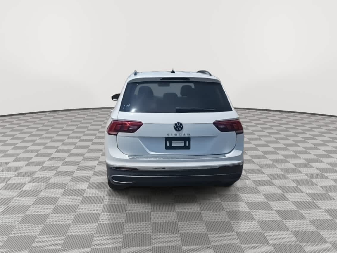 Thumbnail: 2022 Volkswagen Tiguan - 7