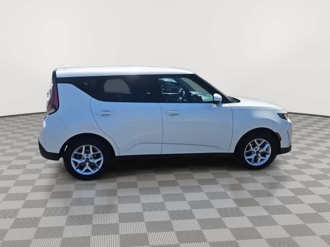 2023 Kia Soul LX 9