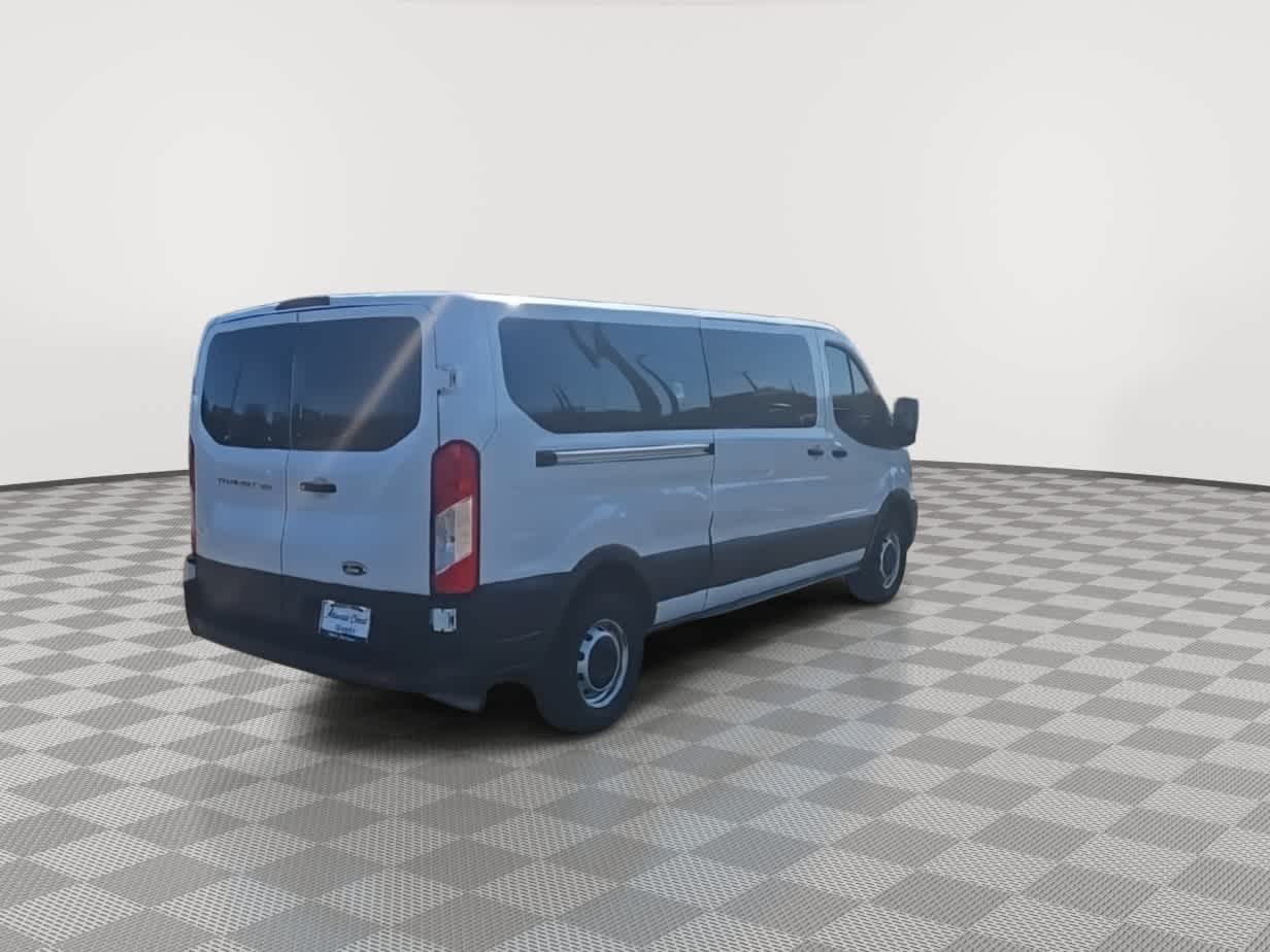 Thumbnail: 2023 Ford Econoline - 8