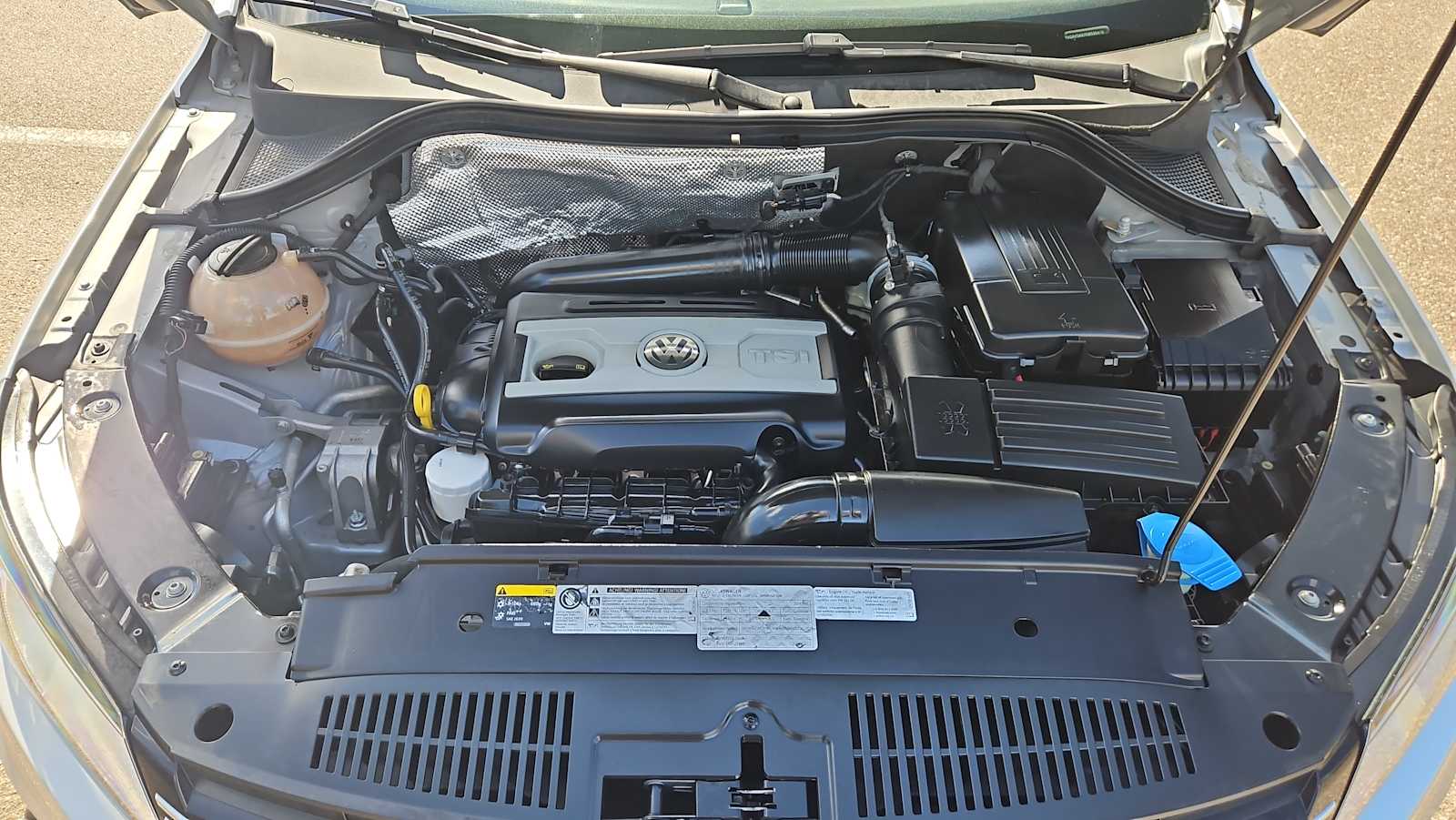 Thumbnail: 2014 Volkswagen Tiguan - 18