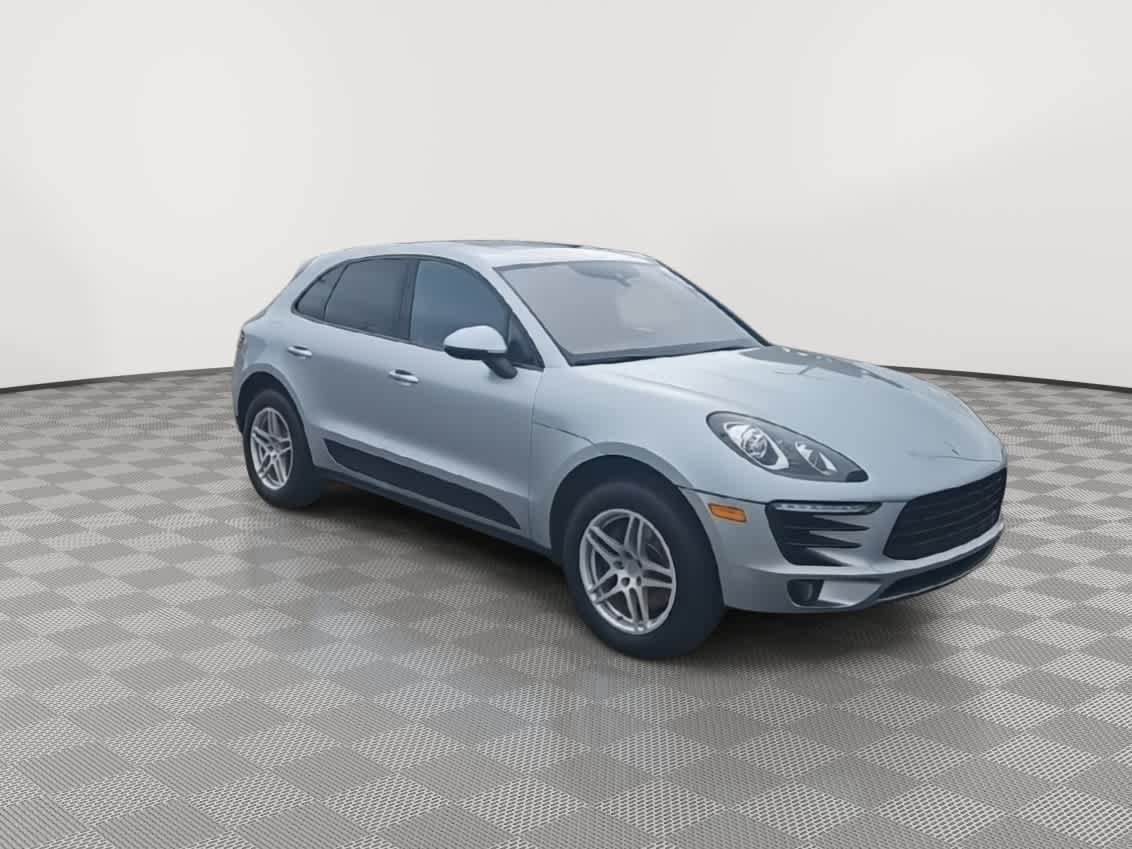 Thumbnail: 2017 Porsche Macan - 2