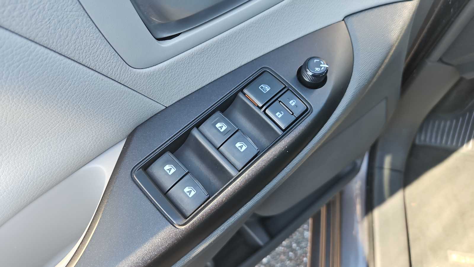 Thumbnail: 2017 Toyota Sienna - 15