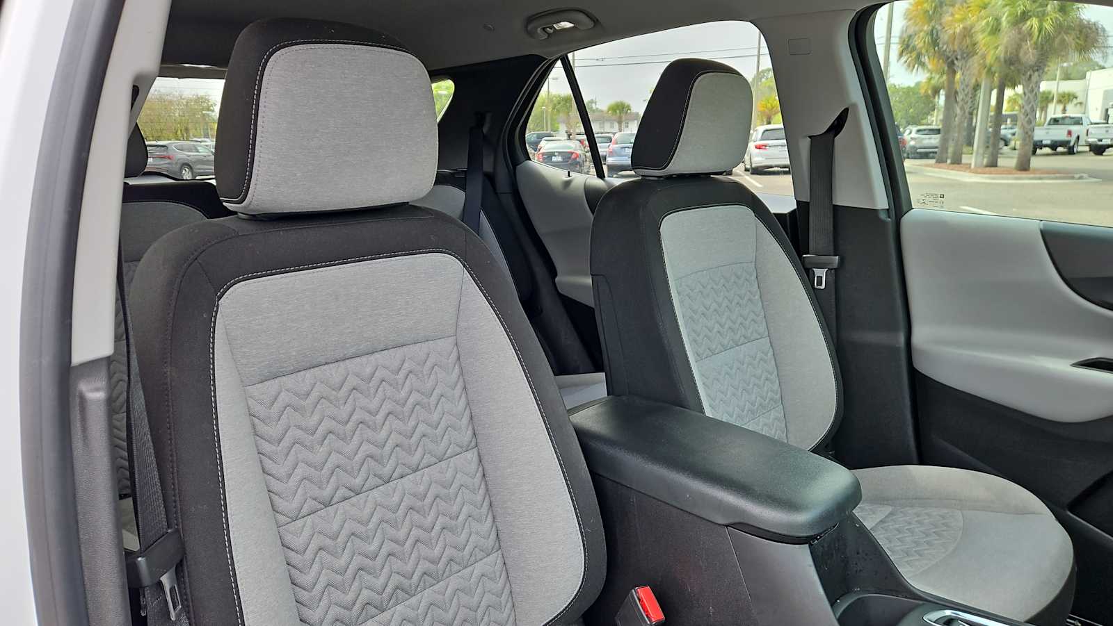 Thumbnail: 2022 Chevrolet Equinox - 25