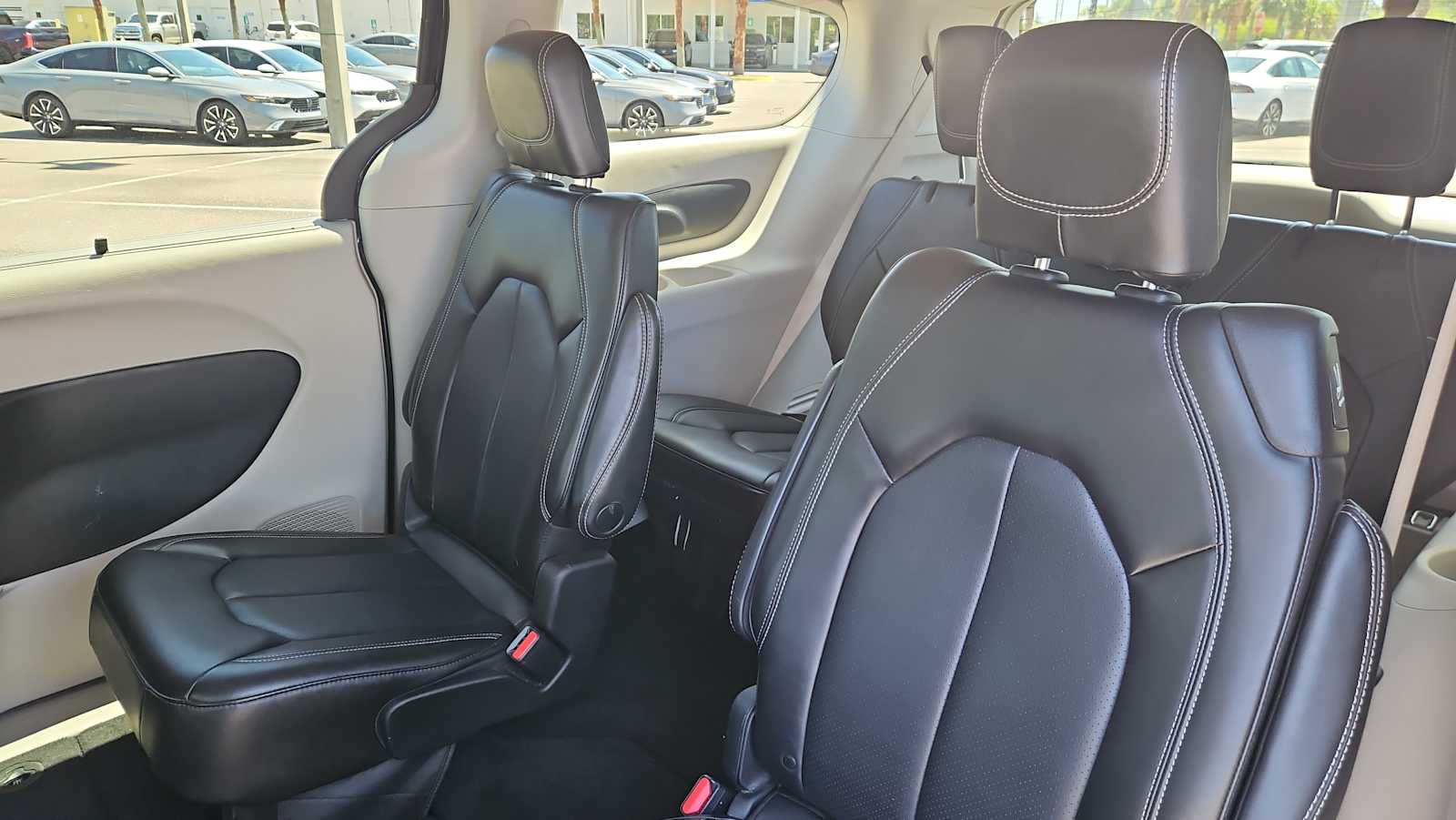 Thumbnail: 2023 Chrysler Pacifica - 24
