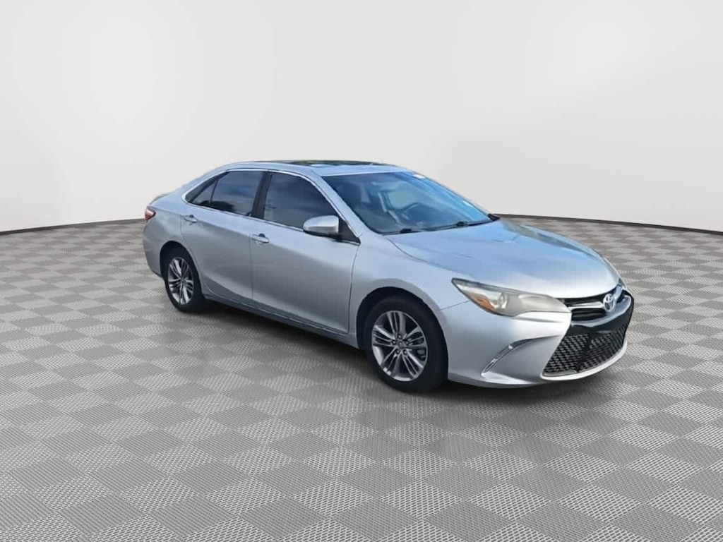 Used 2015 Toyota Camry SE Sedan