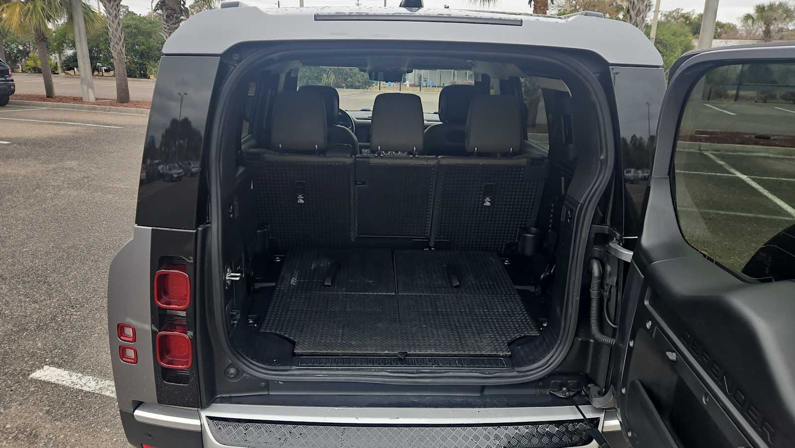 Thumbnail: 2020 Land Rover Defender - 22