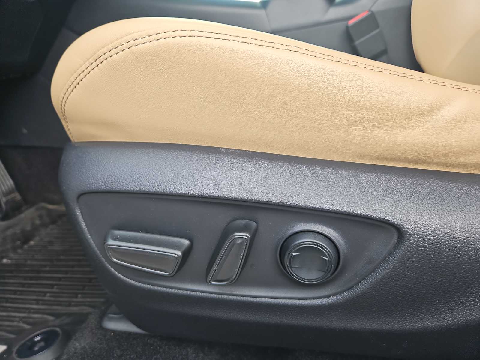 2021 Toyota RAV4 XLE Premium 14