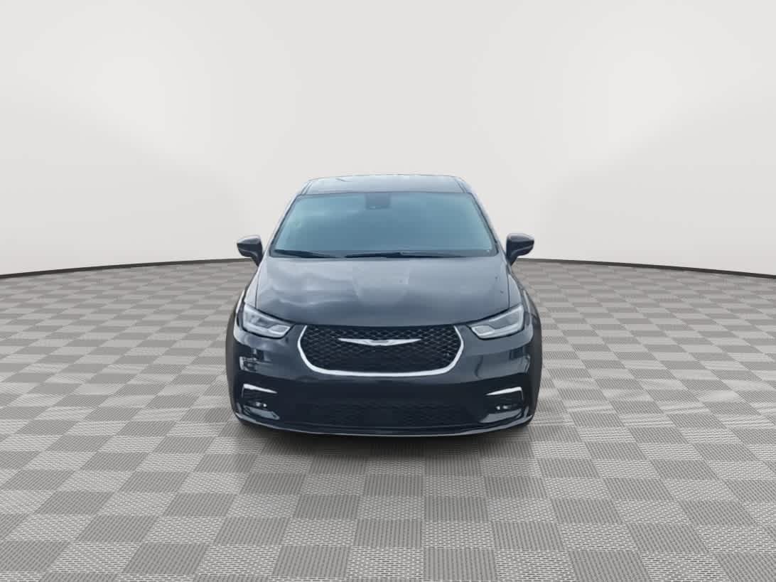 Thumbnail: 2023 Chrysler Pacifica - 3