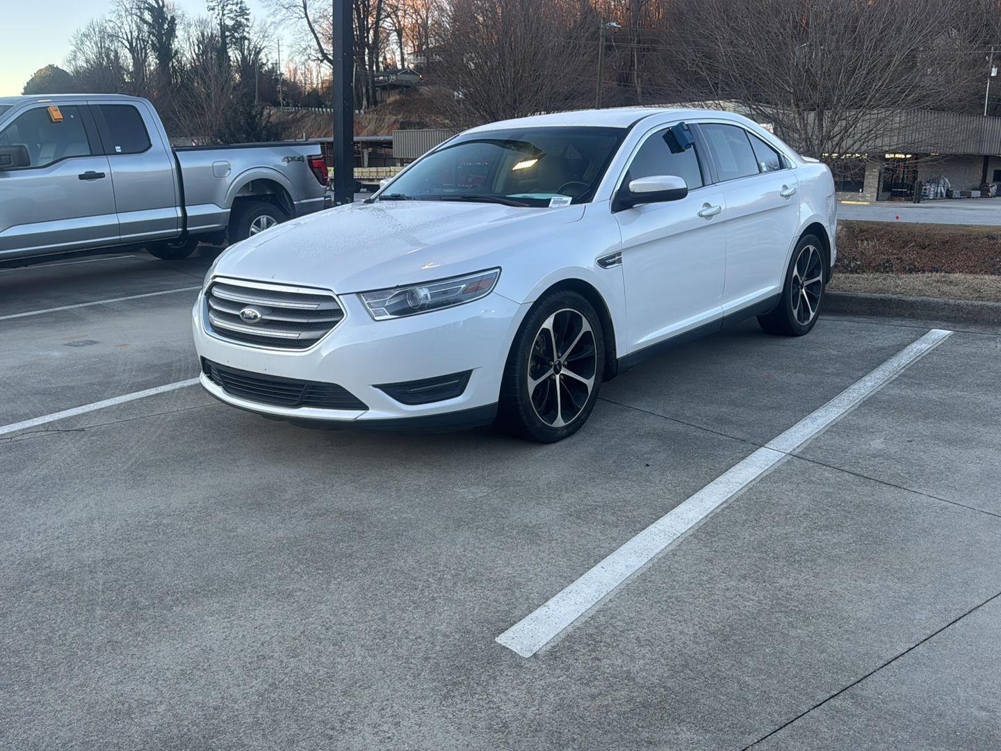 2014 Ford Taurus SEL's photo