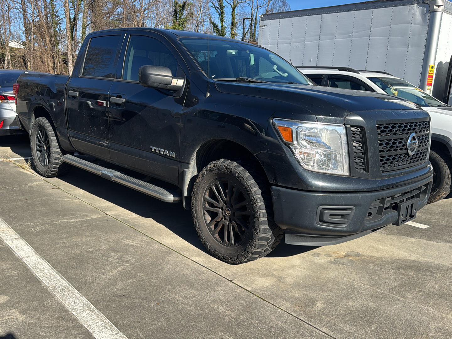 2017 Nissan Titan S's photo