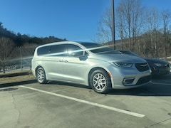 2023 Chrysler Pacifica Touring L Van Passenger Van