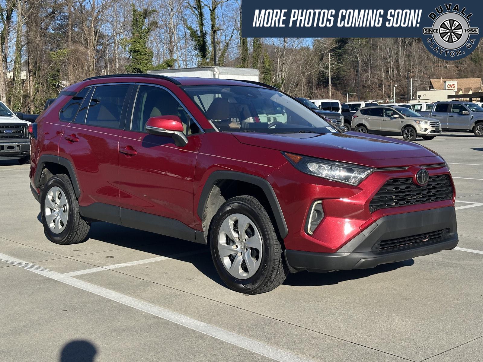 2020 Toyota RAV4 LE's photo