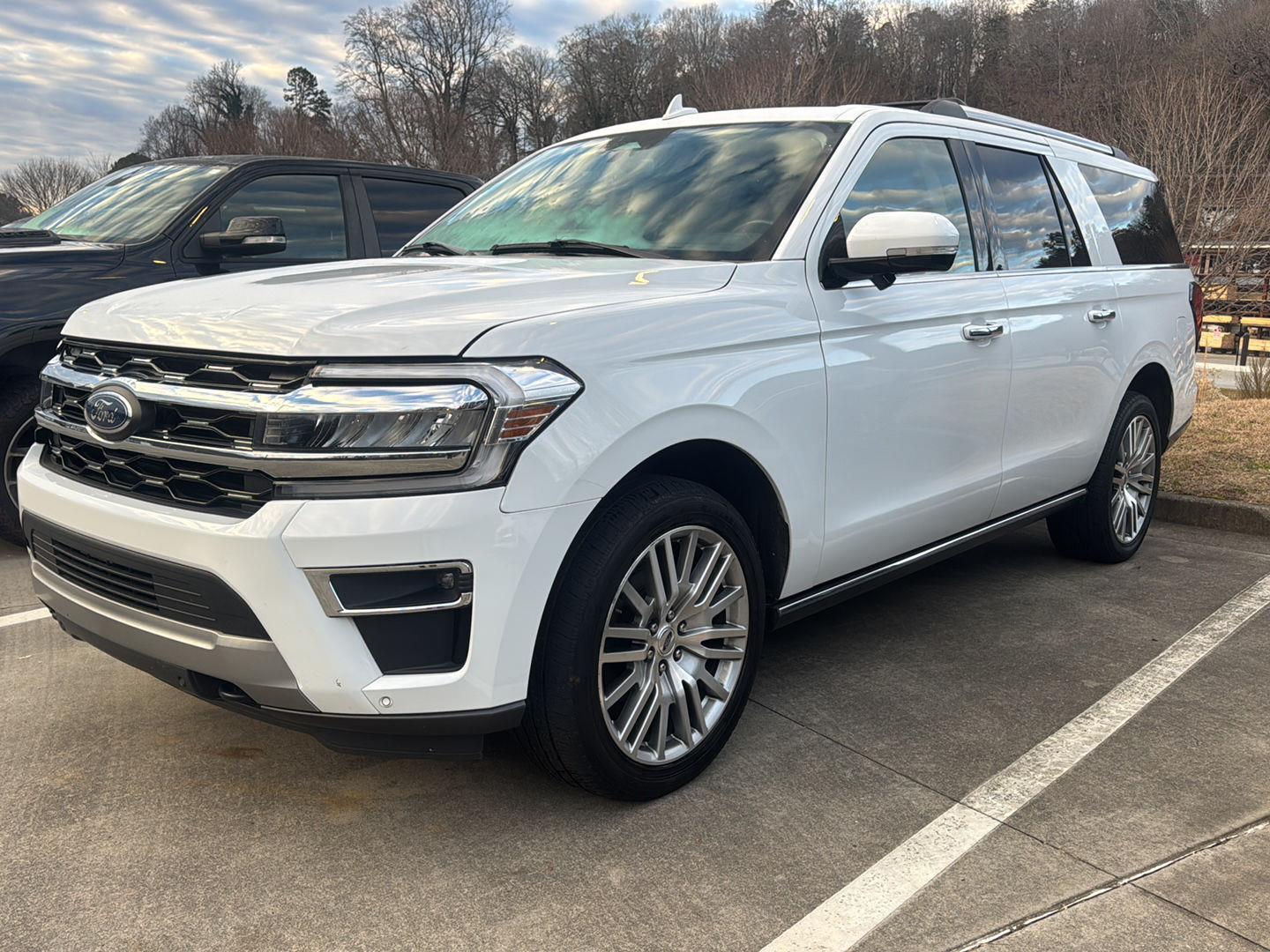 2023 Ford Expedition Limited's photo