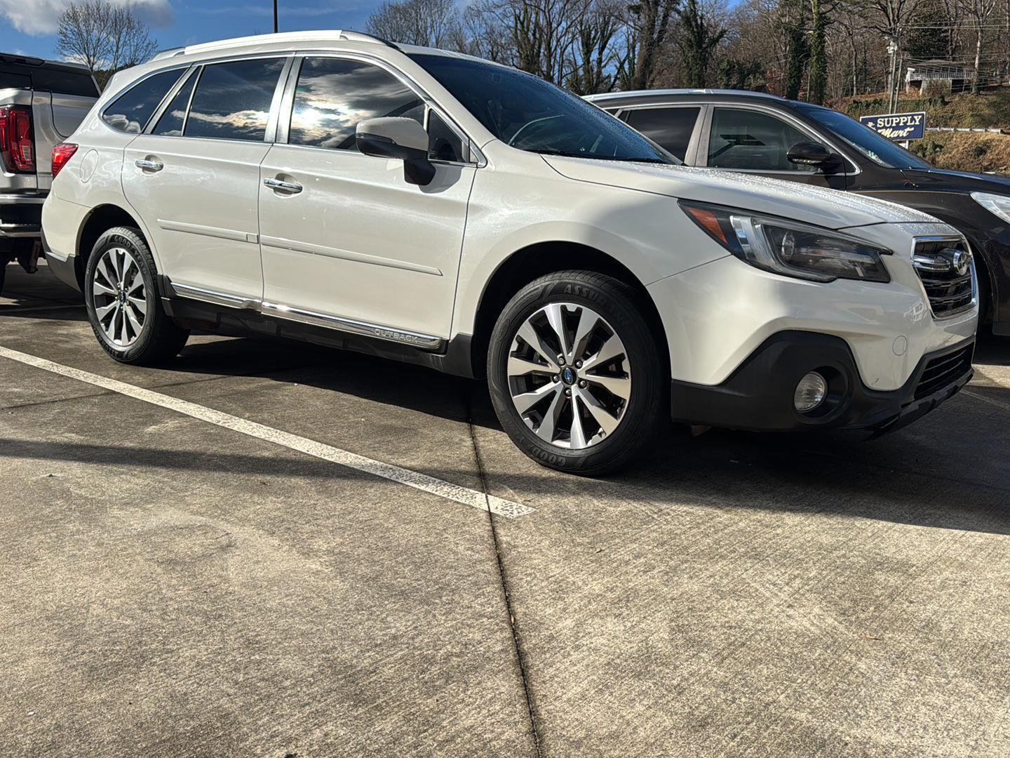 2019 Subaru Outback Touring's photo