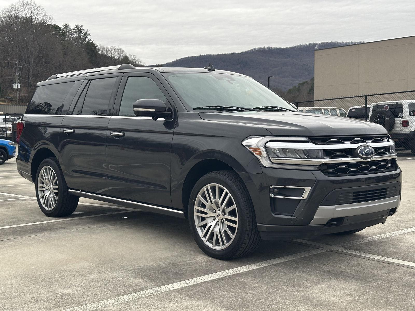 2023 Ford Expedition Limited's photo