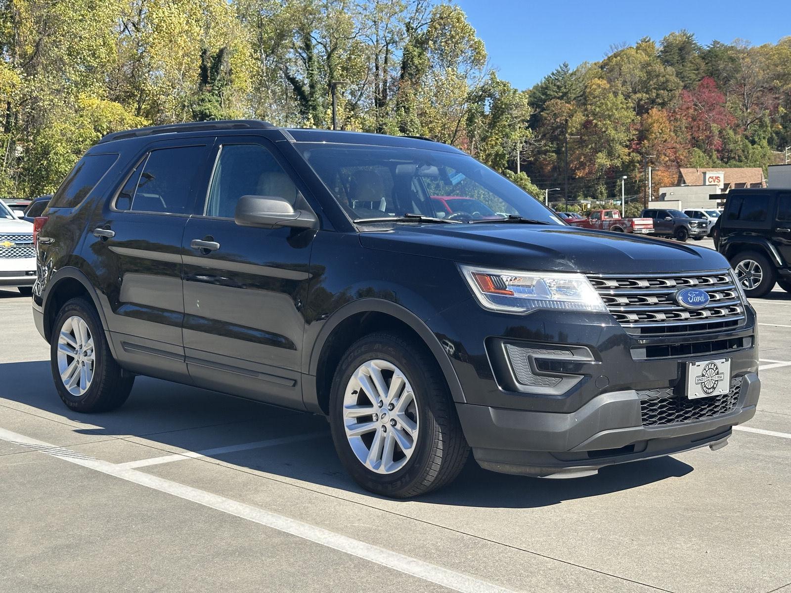 2017 Ford Explorer Base's photo