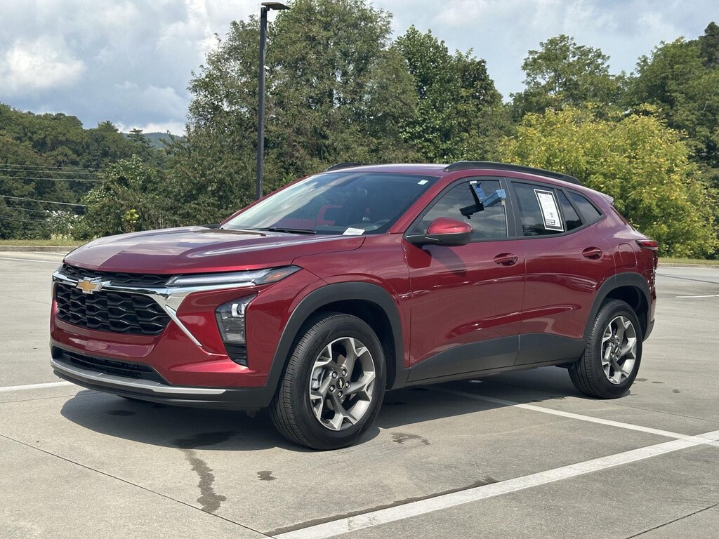 Used 2025 Chevrolet Trax LT SUV