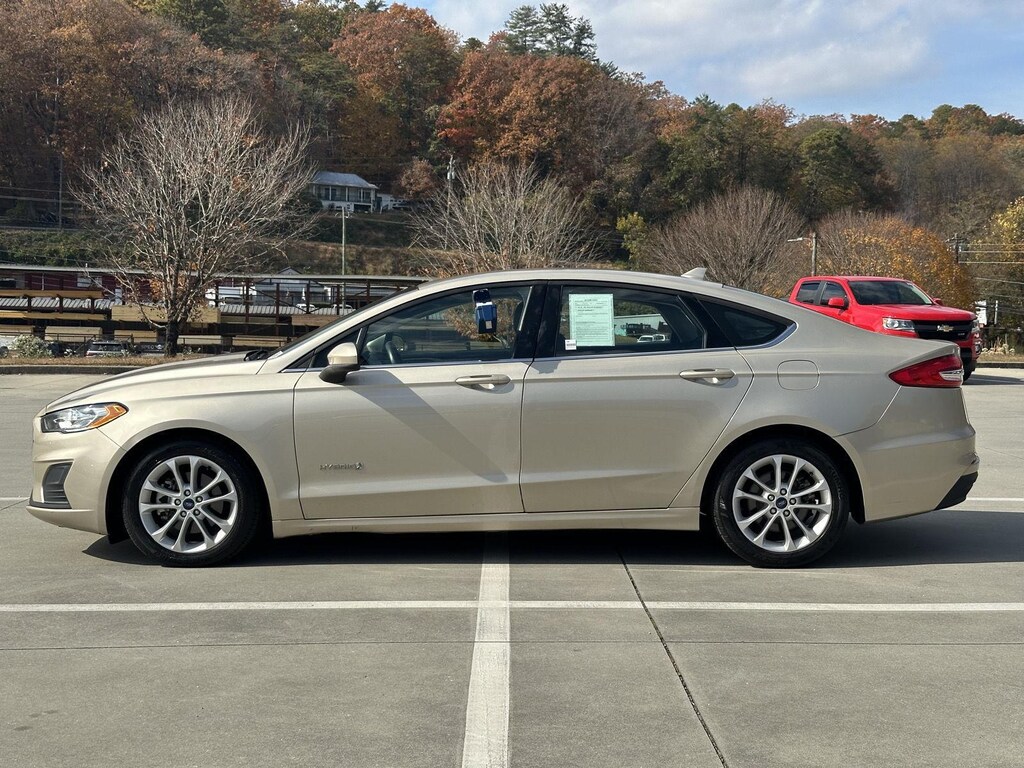 Used 2019 Ford Fusion Hybrid SE Sedan