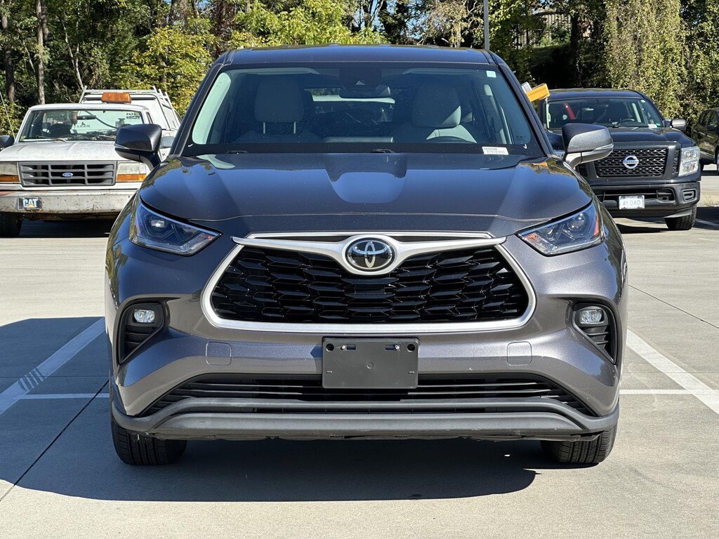 Used 2021 Toyota Highlander LE SUV